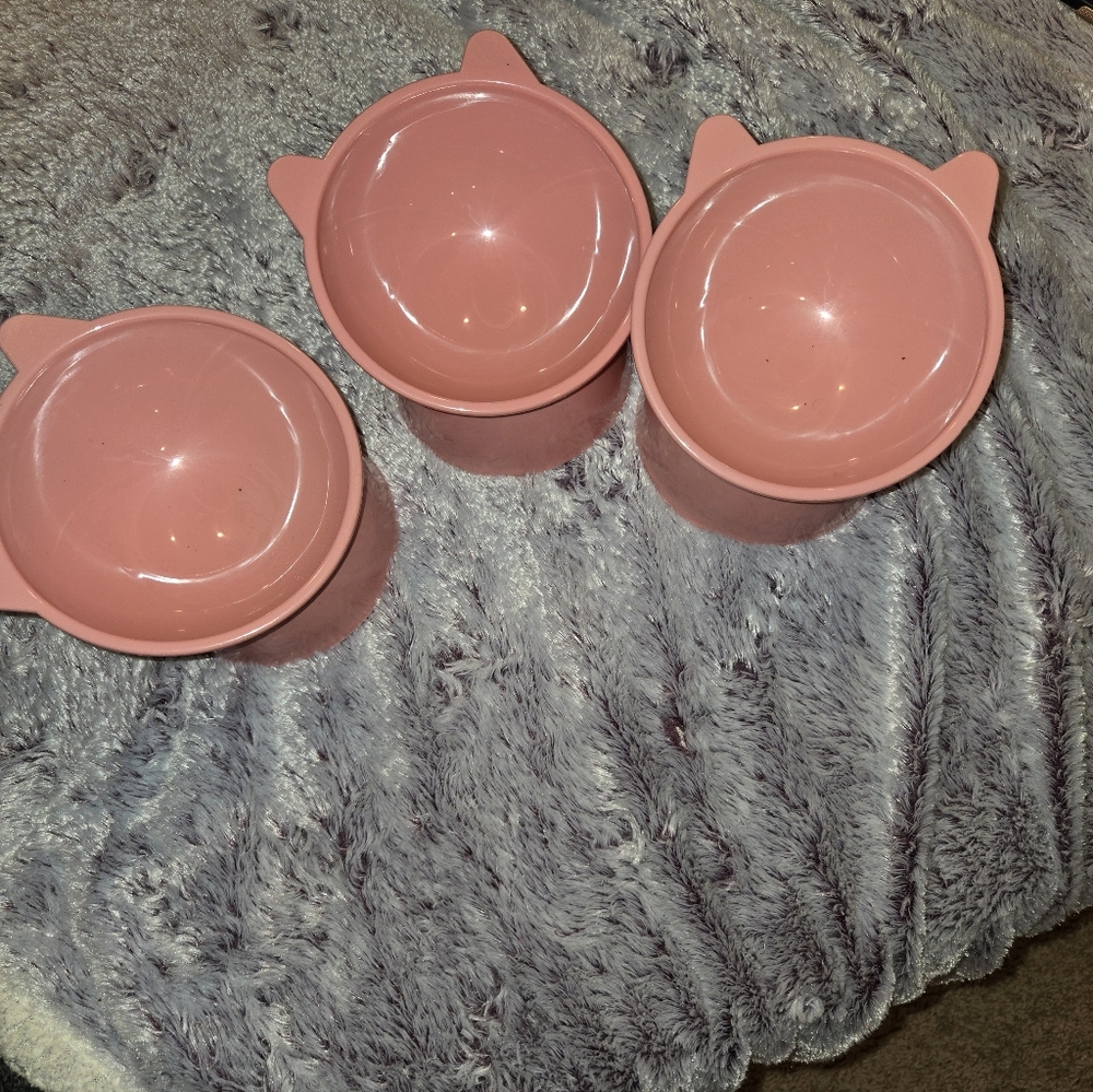 PLASTIC CAT BOWLS